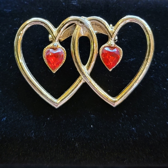 Gold tone Hearts with red gem brooch - Picture 5 of 6